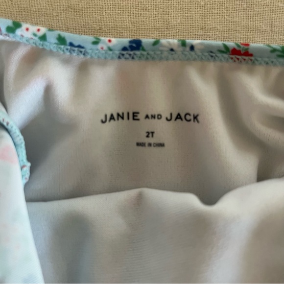 Floral Ruffle Swimsuit - Picture 4 of 4